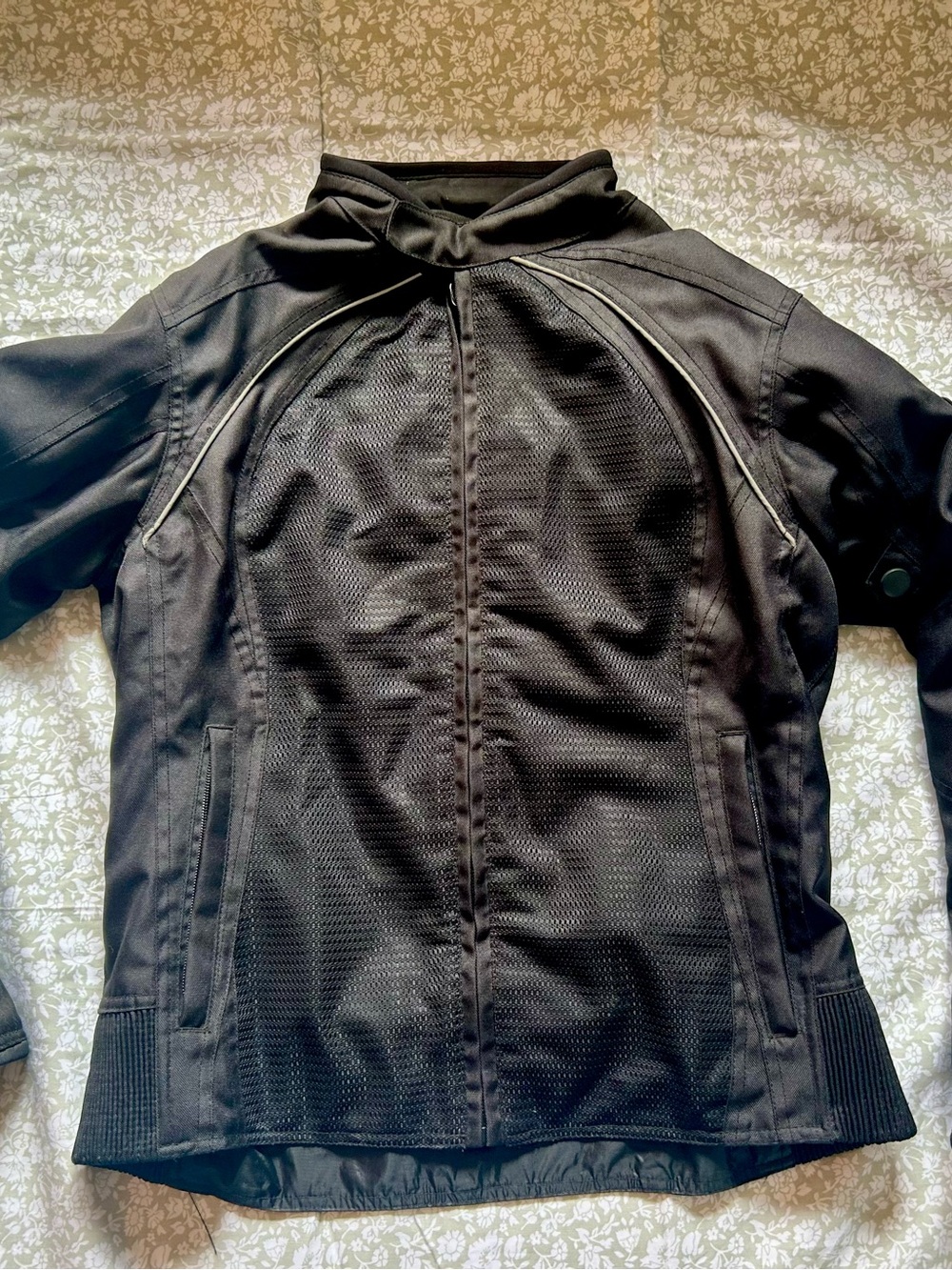 Women's BILT black motorcycle Jacket in a woman’s size large
